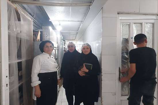 بازدید کارشناسان بهداشت حرفه‌ای از یکی از هتل‌های رشت 